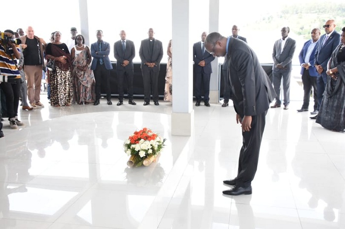 Minisitiri Dr. Bizimana yunamiye abaruhukiye mu rwibutso rwa Mayunzwe