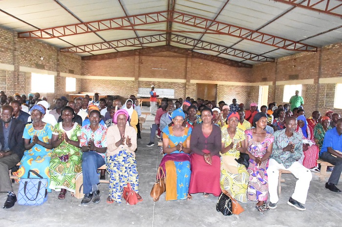 Abaturage barishimira kuba abayobozi babegereye ngo bumve ibibazo byabo