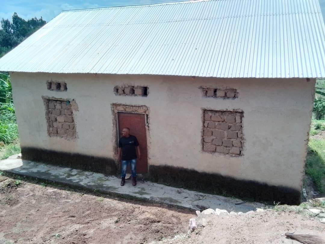 Habagusenga yiyubakiye inzu nubwo itaruzura neza