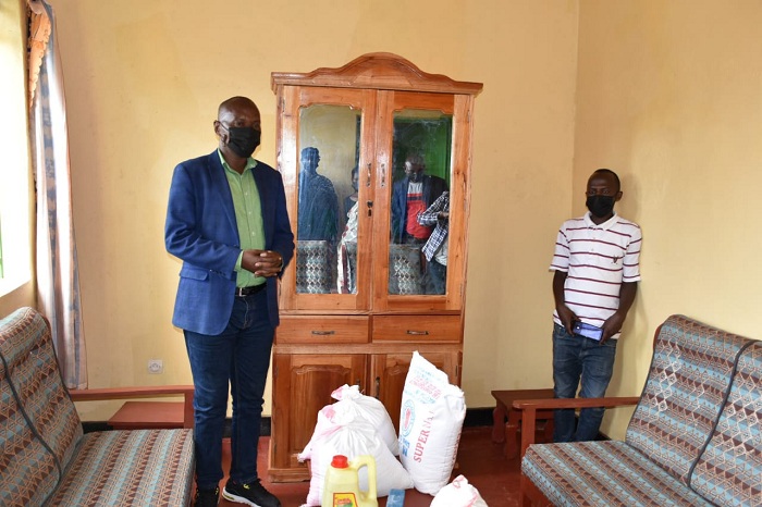 Bamugeneye n'ibiribwa 