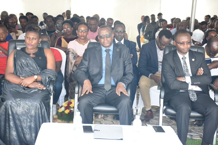 Guverineri Kayitesi na Minsitiri w'Ubumwe bw'Abanyarwanda muri icyo gikorwa