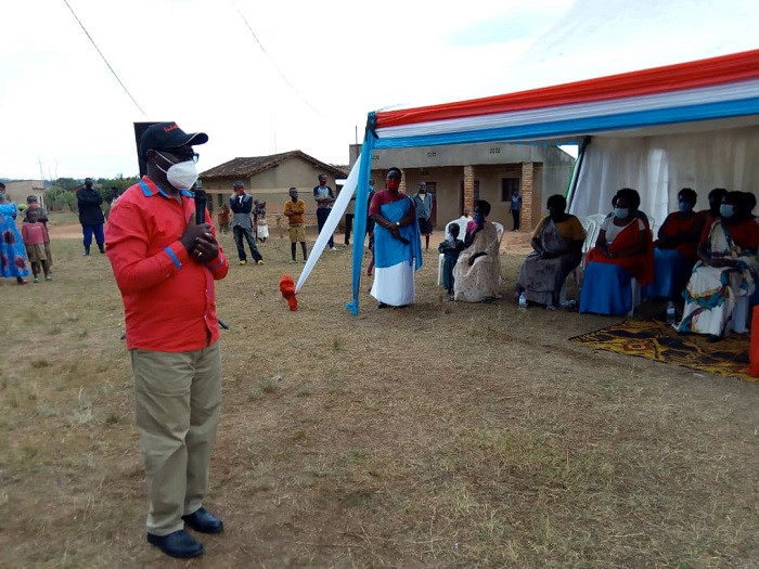 Vuganeza asaba abagore gukora cyane bakiteza imbere kugira ngo barusheho guhangana n'ingaruka za Covid-19