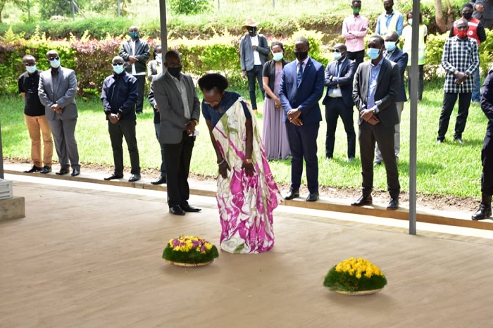 Imiryanyo y'abarokotse Jenoside na yo yunamiye ababo bashyinguwe mu rwibutso rwa Kinazi