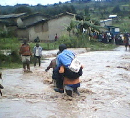 Amazi yarenze iteme ajya mu muhanda
