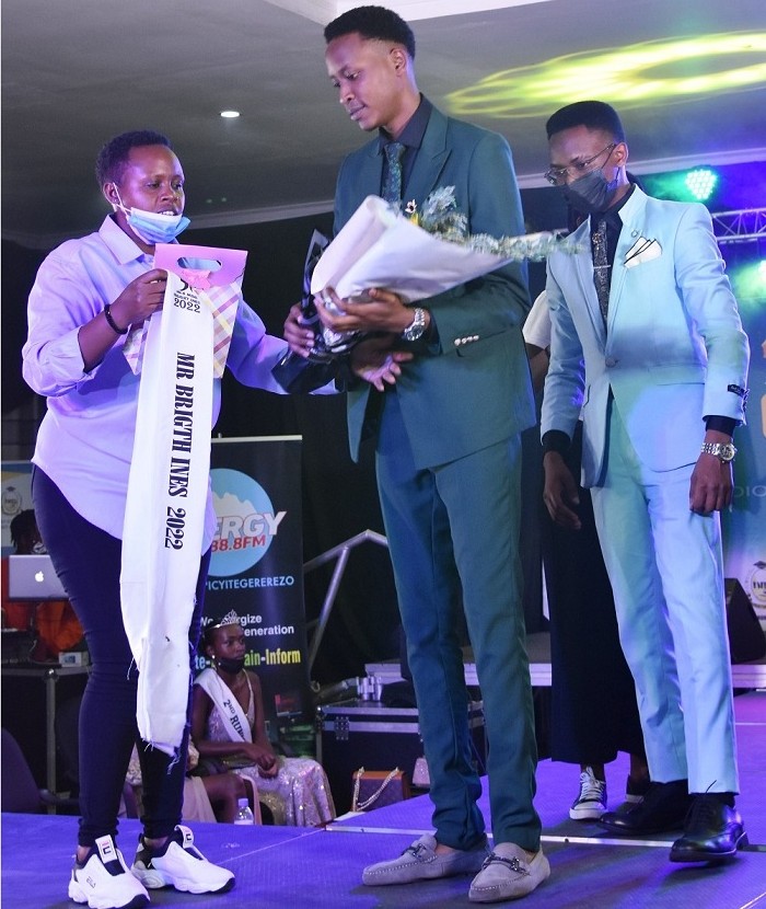 Mister Bright INES-Ruhengeri Bagumako Vero Daniel, ni we wegukanye iri kamba, ritanzwe ku bahungu ku nshuro ya mbere muri INES