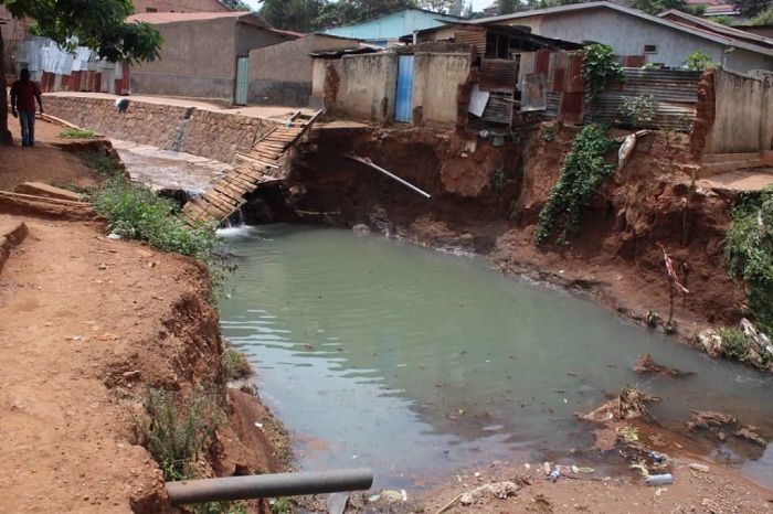 Abaturiye ruhurura basaba ko zikorwa kuko zibasenyera