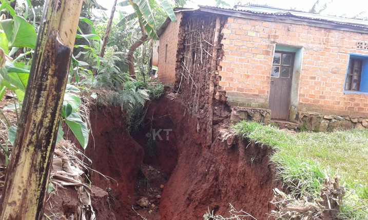 Ruhurura bayoboye mu baturage igiye kubasenyera