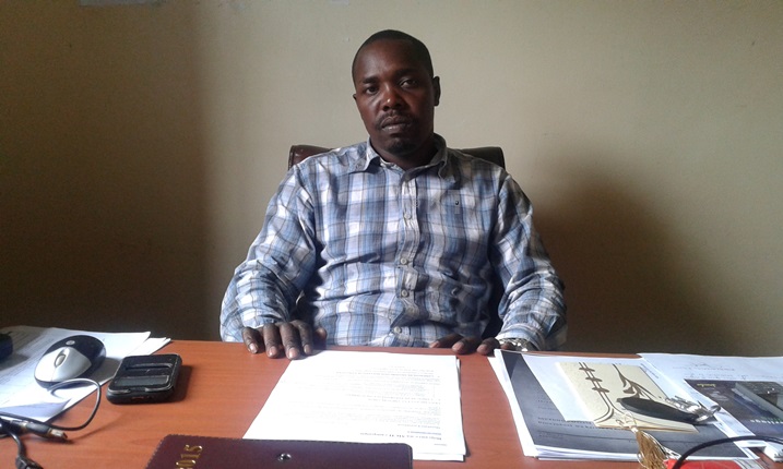 Rukundo uyobora ikigo nderabuzima cya Kirehe arasaba abaturage kurara mu nzitiramibu bahabwa birinda kuzibika.