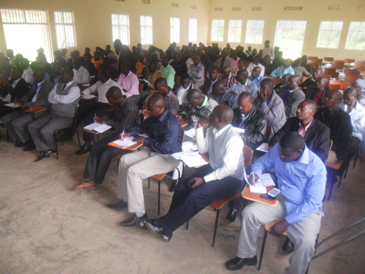 Abanyarulindo bitabiriye inama ya BNR bishimiye kugura impapuro nyemezamwenda za Leta.