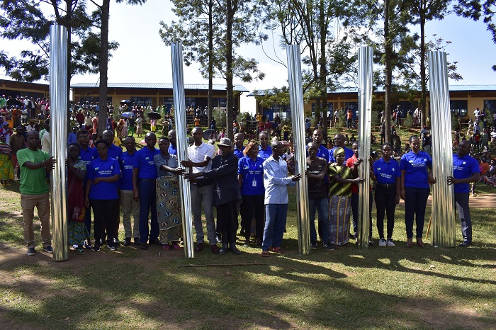 Imiryango yabagaho inyagirwa yashimiye abagize Njyanama ya Rulindo yabahaye amabati