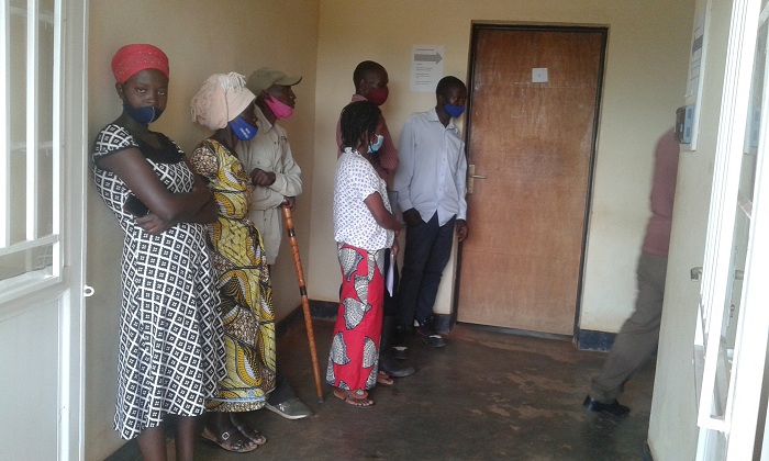 abaturage bajyaga birirwa ku mirongo bagataha batakiriwe, ariko ngo byatangiye gukemuka