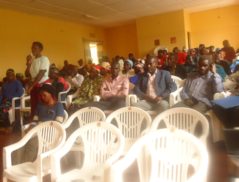 Abaturage bahawe umwanya wo kubaza ibibazo.