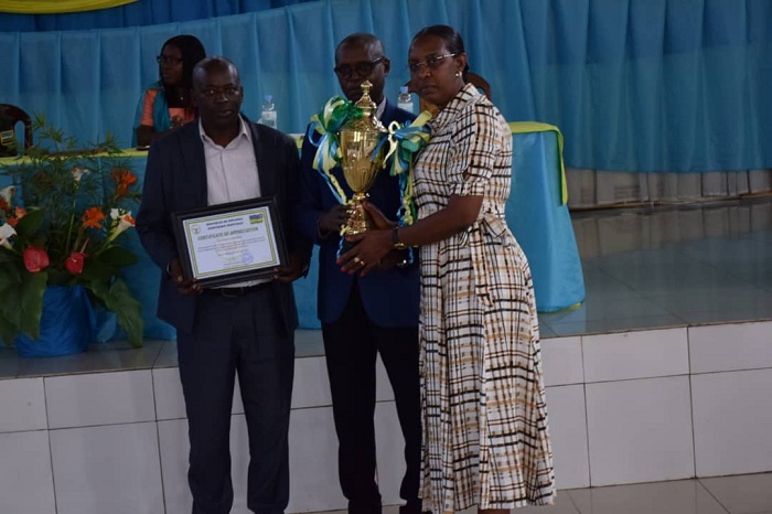 Ubuyobozi bw'akarere ka Rulindo nabwo bwishimiye igihembo bwahawe cyo gucunga neza umutungo wa Leta