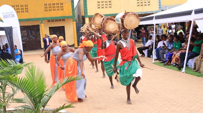 Impunzi z'Abarundi zabyinaga zikoreye ingoma