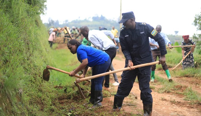 Abo mu Murenge wa Rusasa bagorwaga n'ubuhahirane kuko bimwe mu biraro byari byarangiritse 
