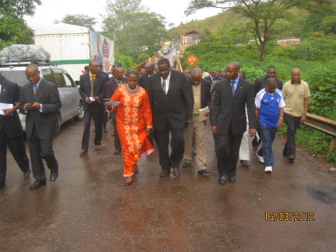 Abayobozi mu bihugu byombi bambutse umupaka bajya kuri gasutamo ya Tanzania