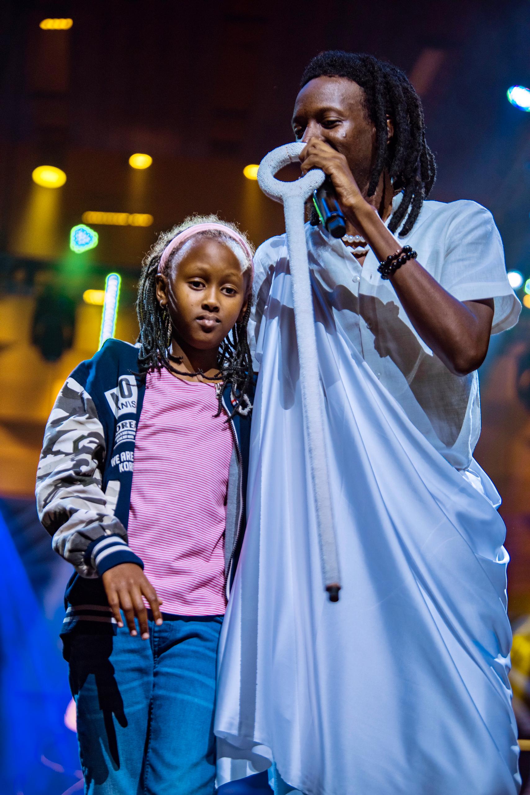 Ruti Joël yerekanye umwana witwa Cunda ari na we yitiriye indirimbo ye ‘Cunda' iri mu zikunzwe kuri Alubumu ye