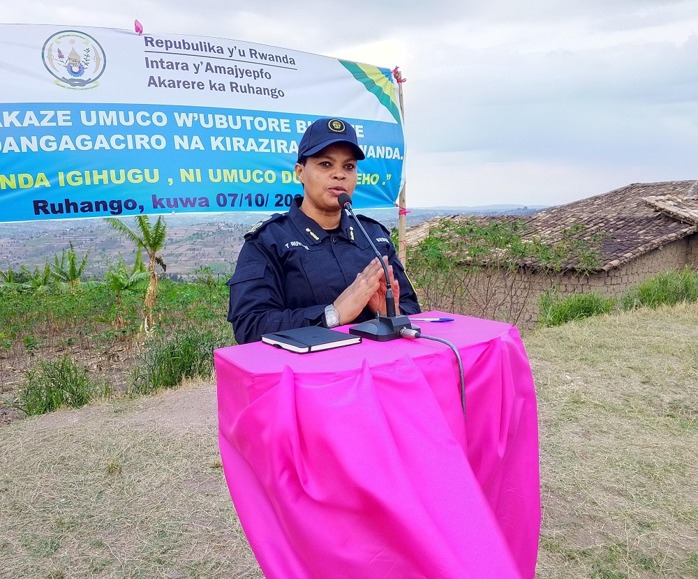 Umuyobozi ushinzwe guhuza ibikorwa bya Polisi n'abaturage, ACP Teddy Ruyenzi, avuga ko ibyo abana bagaragaje babifata nk'ibikorwa cyo gutanga ubuzima bwabo kubera gukunda Igihugu