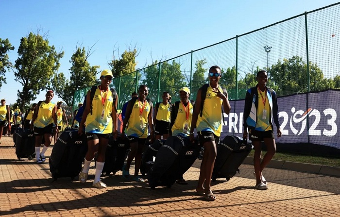 Ubwo abangavu b'u Rwanda bageraga ku kibuga