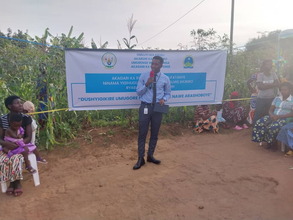 Basobanuriwe ibyerekeranye no kugana ibigo by'imari bikabafasha mu iterambere