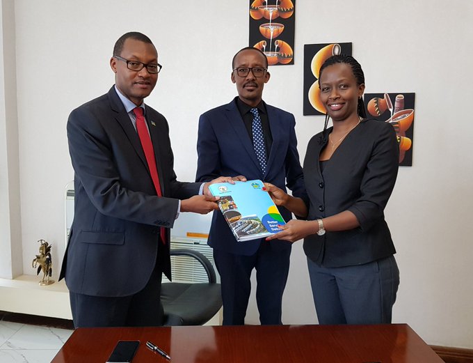 Rwakazina na Busabizwa bahererekanyije ububasha ku buyobozi bw