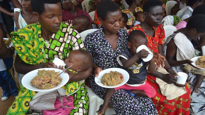Muri gahunda y'Amaziko ababyeyi bigishwa gutegura indyo yuzuye igizwe n'ibitera imbaraga, ibyuka umubiri n'ibirinda indwara 