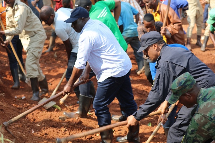 Guverineri Gasana yasabye abaturage ba Gahengeri kwizigamira muri Ejo Heza