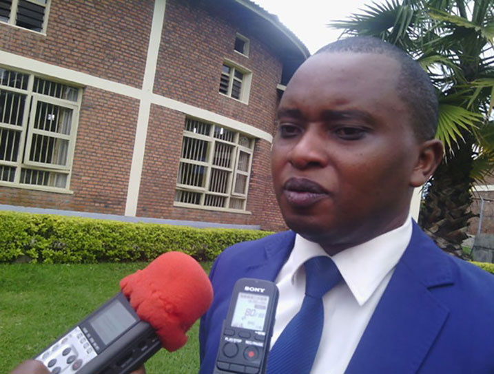 Olivier Rwamukwaya, Umunyamabanga wa Leta muri MINEDUC ushinzwe Amashuri Abanza n'Ayisumbuye, ubwo basabaga ihahiro bwa mbere yari yabizeje ko bagiye kubyigaho.