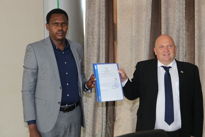 Bishimiye kuba bahawe ubwenegihugu bw