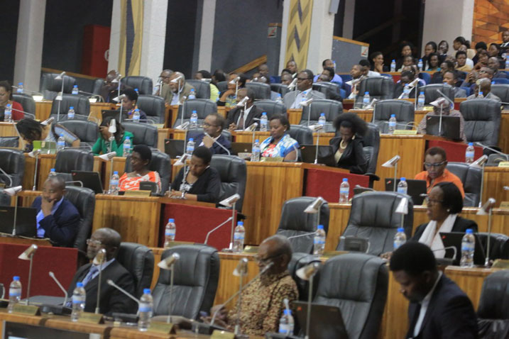 Umugenzuzi mukuru w'imari ya Leta yagejeje ku nteko ishingamategeko raporo y'ibyavuye mu bugenzuzi 