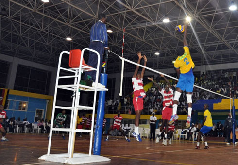 Abakinnyi b'u Rwanda babanje kwirara ariko nyuma bisubiraho batsinda seti 3-0.