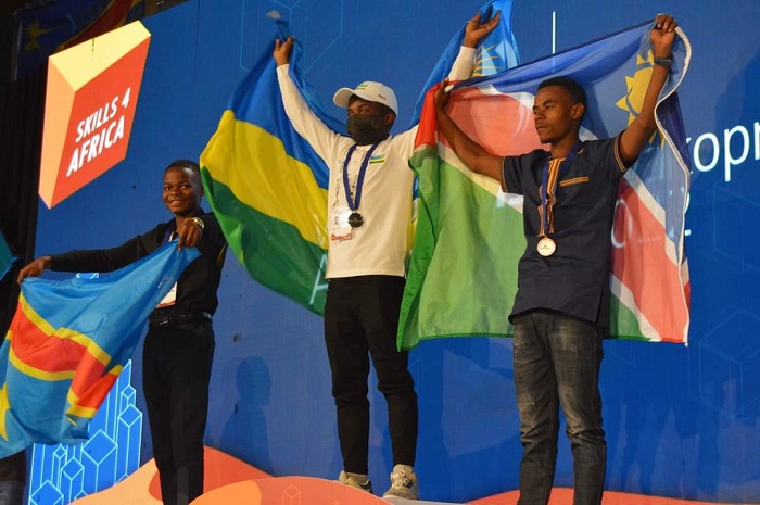 Aha Umunyarwanda yabaye uwa mbere yambikwa umudari wa zahabu