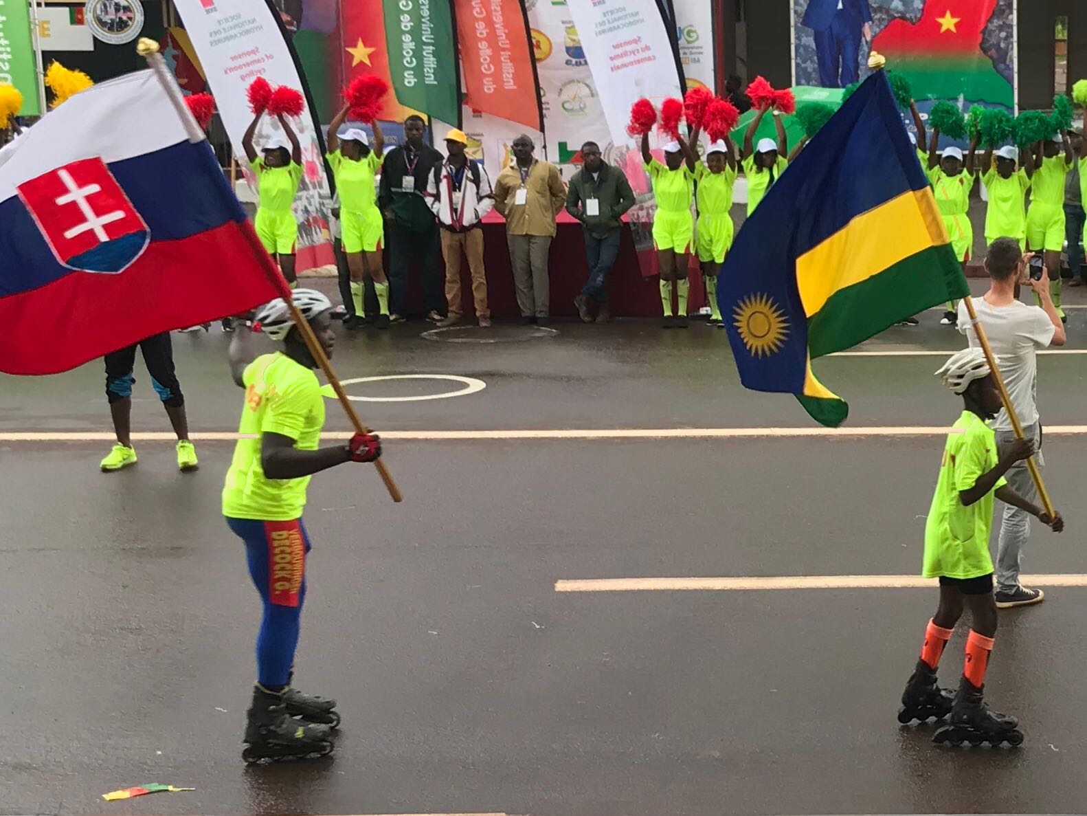 Ibendera ry'u Rwanda muri Cameroun