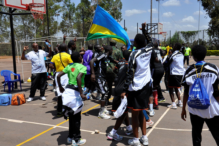 Abanyarwanda bishimira intsinzi ya RDF muri Handball