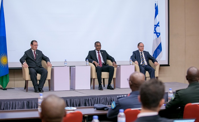 Uhereye iburyo, Amb. Ron Adam wa Israel mu Rwanda, Minisitiri w