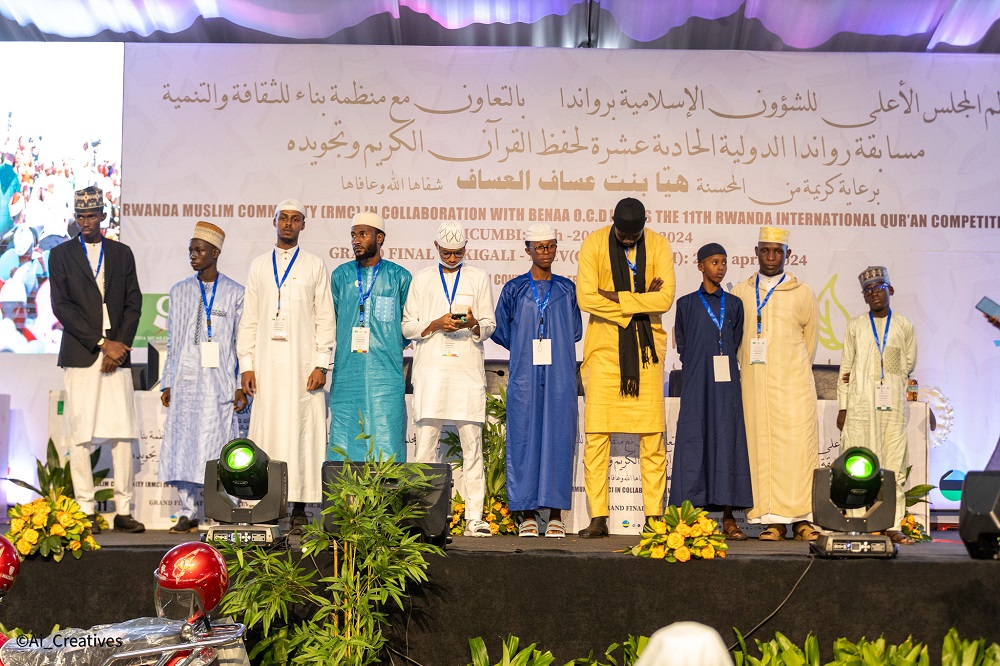 Abarushanwa icumi bafashe Korowani yose mu mutwe ubwo bari bahamagawe imbere ngo hatangazwe batanu muri bo barushije abandi, uwabaye uwa mbere (wubitse umutwe na we) ntiyari yizeye ko yabarushije