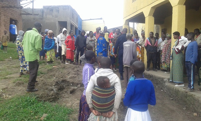 Abaturage bagiriwe inama yo kwirinda kwambuka umupaka