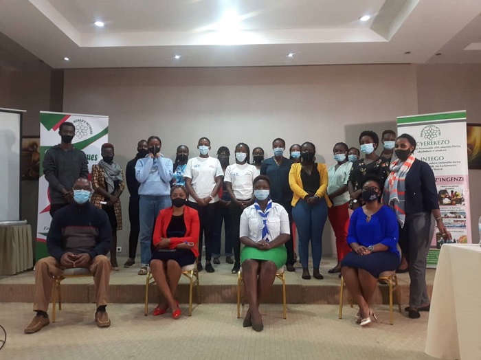 Abanyamuryango ba Rwanda Women's Network barasaba ababyeyi kutagira ibanga ibijyanye n'imikorere y'igitsina cy'umuntu