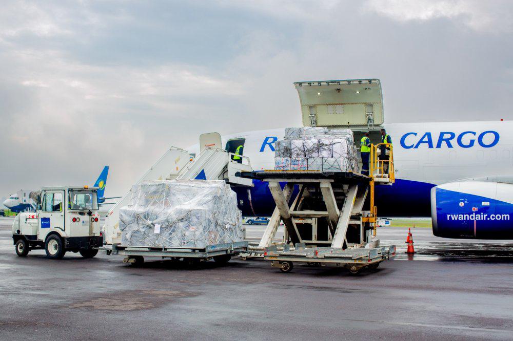 Indege ya RwandAir itwara imizigo yatangiye ingendo muri Zimbabwe