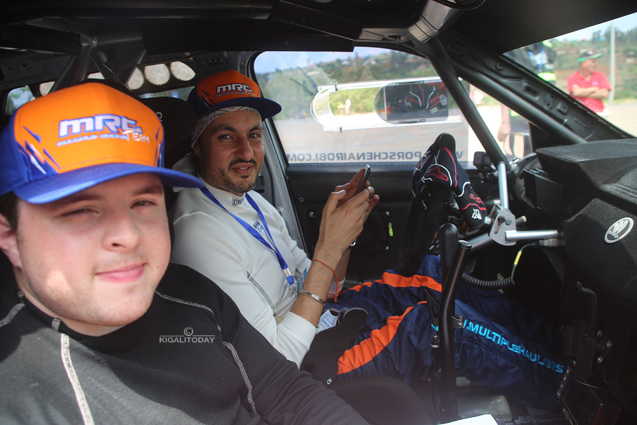 Baryan Manvir na Sturrock Drew bakomeje kuyobora isiganwa