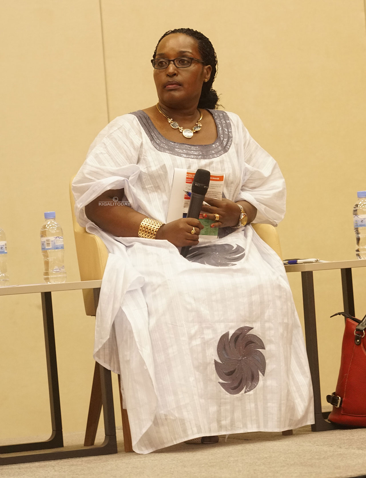 Madamu Rwemarika wagiye yegukana ibihembo mpuzamahanga, arifuza no kugeza umupira w'amaguru ku rwego mpuzamahanga