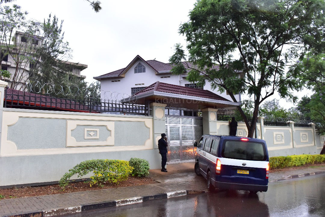 Aha abapolisi bari babuze ubakingurira 