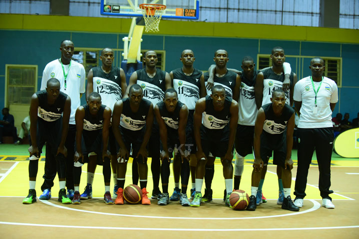 Muri Basketball RDF iraza gushyikirizwa igikombe