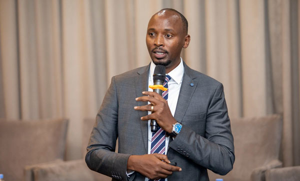 Dr Nsanzimana ahamya ko inkingo za Covid-19 zirimo gutangwa zizewe