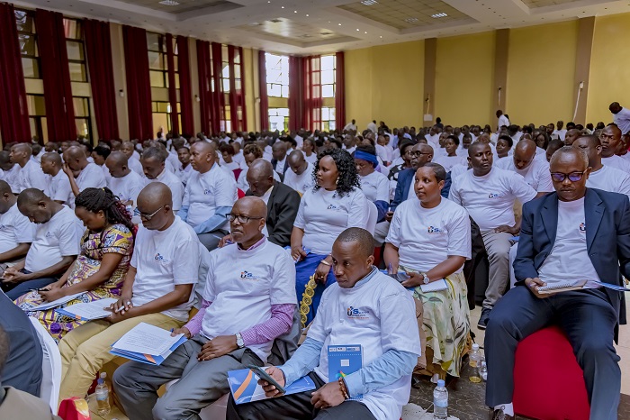 Abanyamuryango b'Umwalimu SACCO bavuga ko bagiye koroherwa no gusaba serivisi zinyuranye