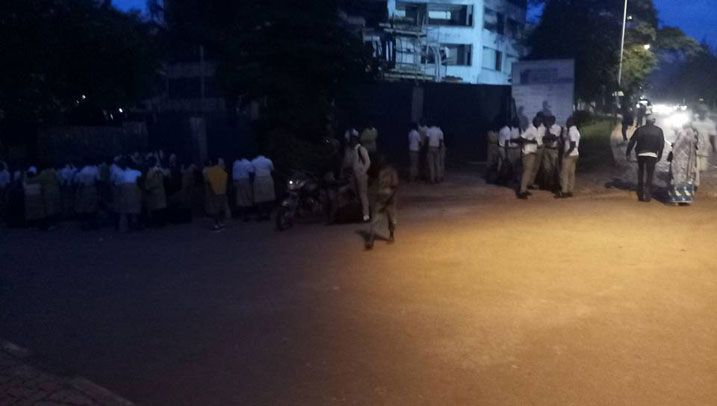 Abanyeshuri bahejejwe inyuma y'ikigo kugera bwije