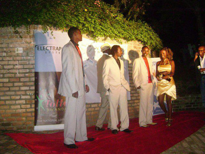 Bamwe mu bari bagize itsinda ry'abaririmbyi ryitwa "Abakimaze" barimo nyakwigendera Dr Jack na Faruk Dinho ntibahatanzwe. 