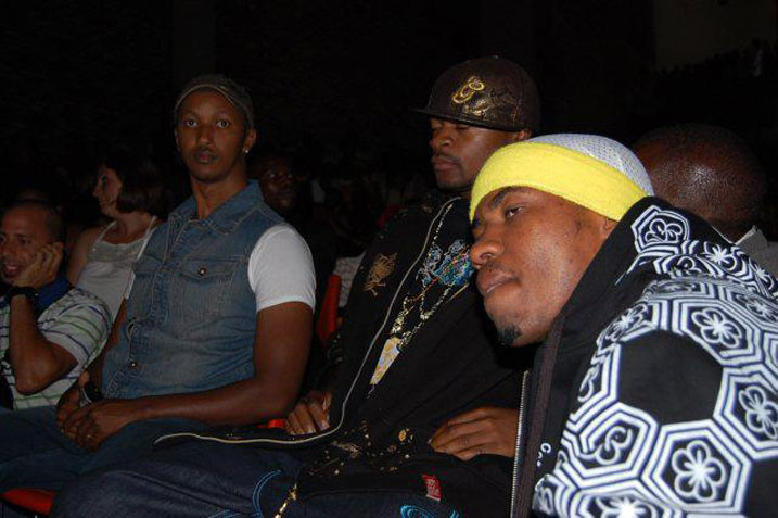 Mushyoma Joseph uzwi nka Boubou (ku ruhande ibumoso) na DMS (hagati) nabo bari bahari 