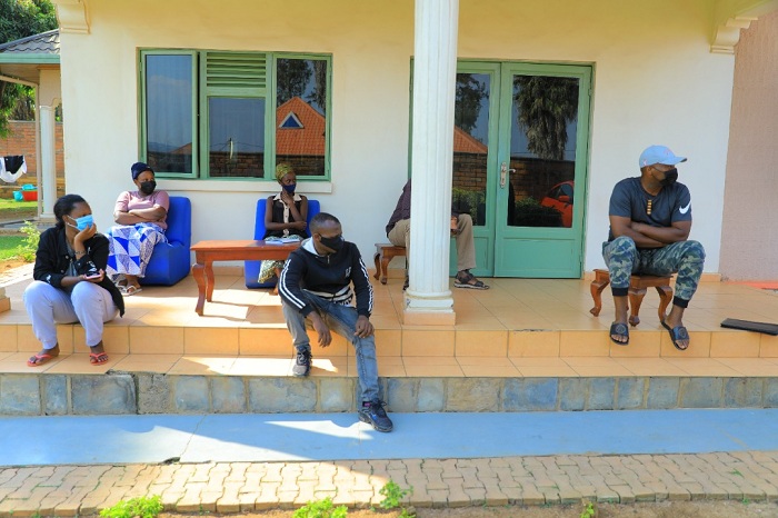 Bafatiwe muri sauna na massage bitemewe