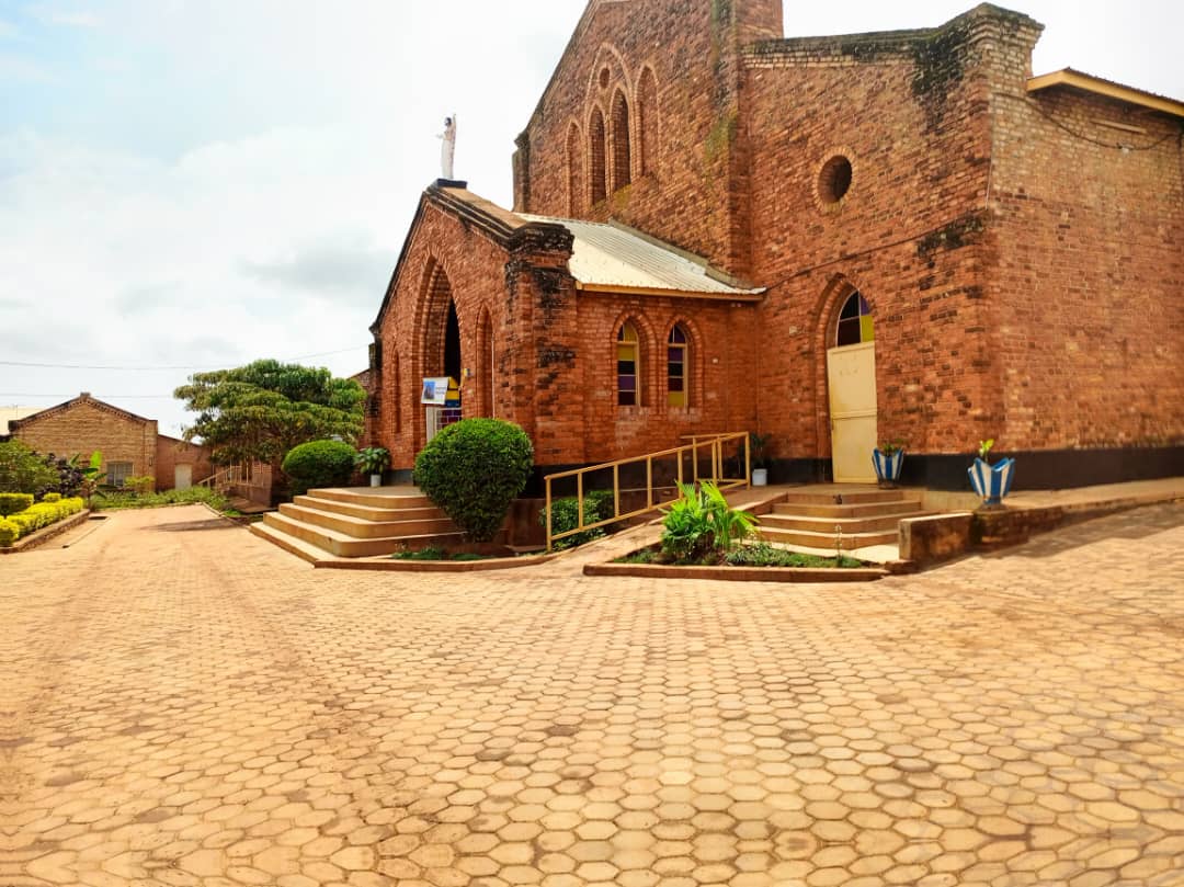 Kiliziya ya mbere y'i Save